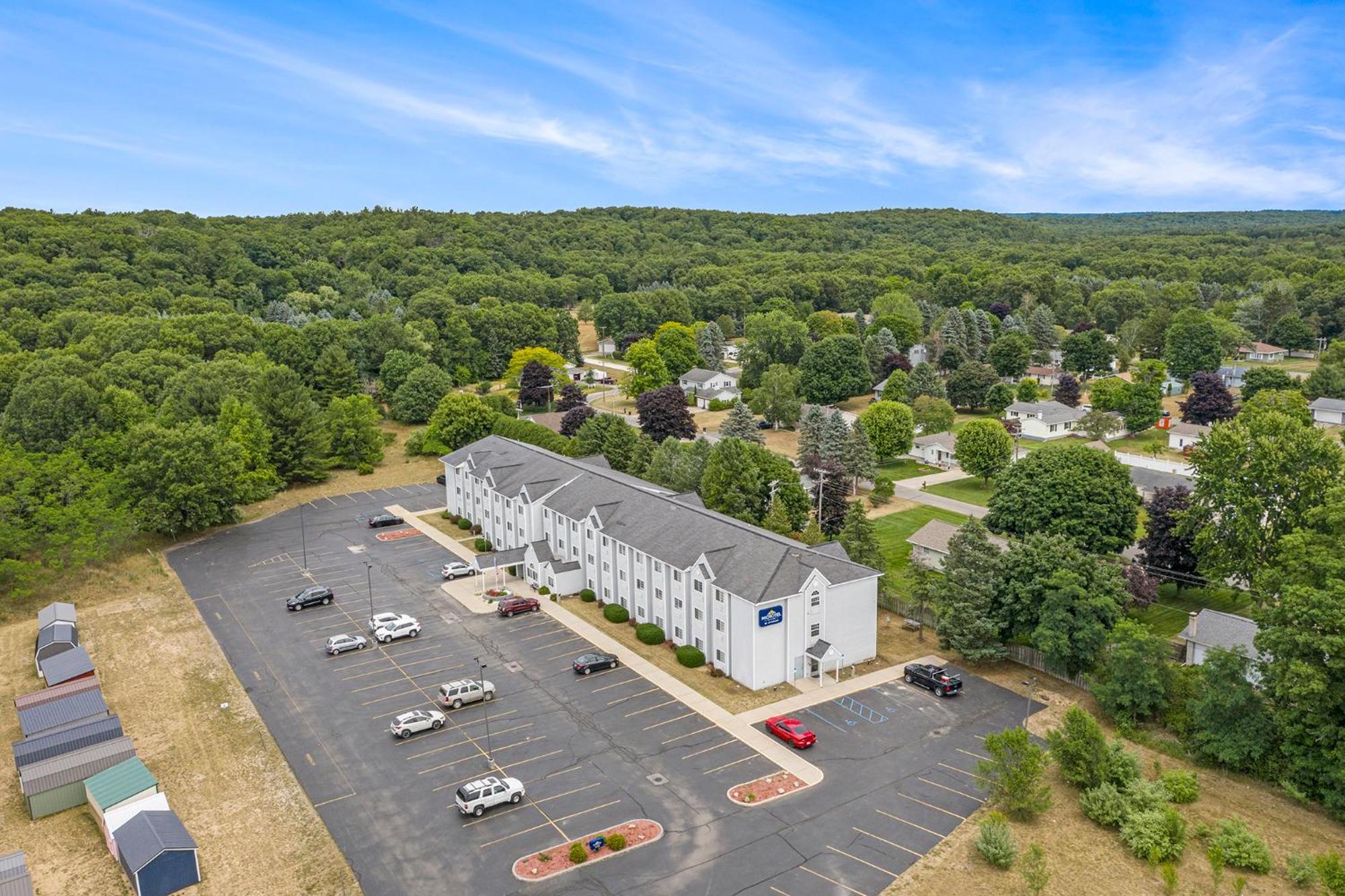 Microtel Inn And Suites Manistee Exterior photo